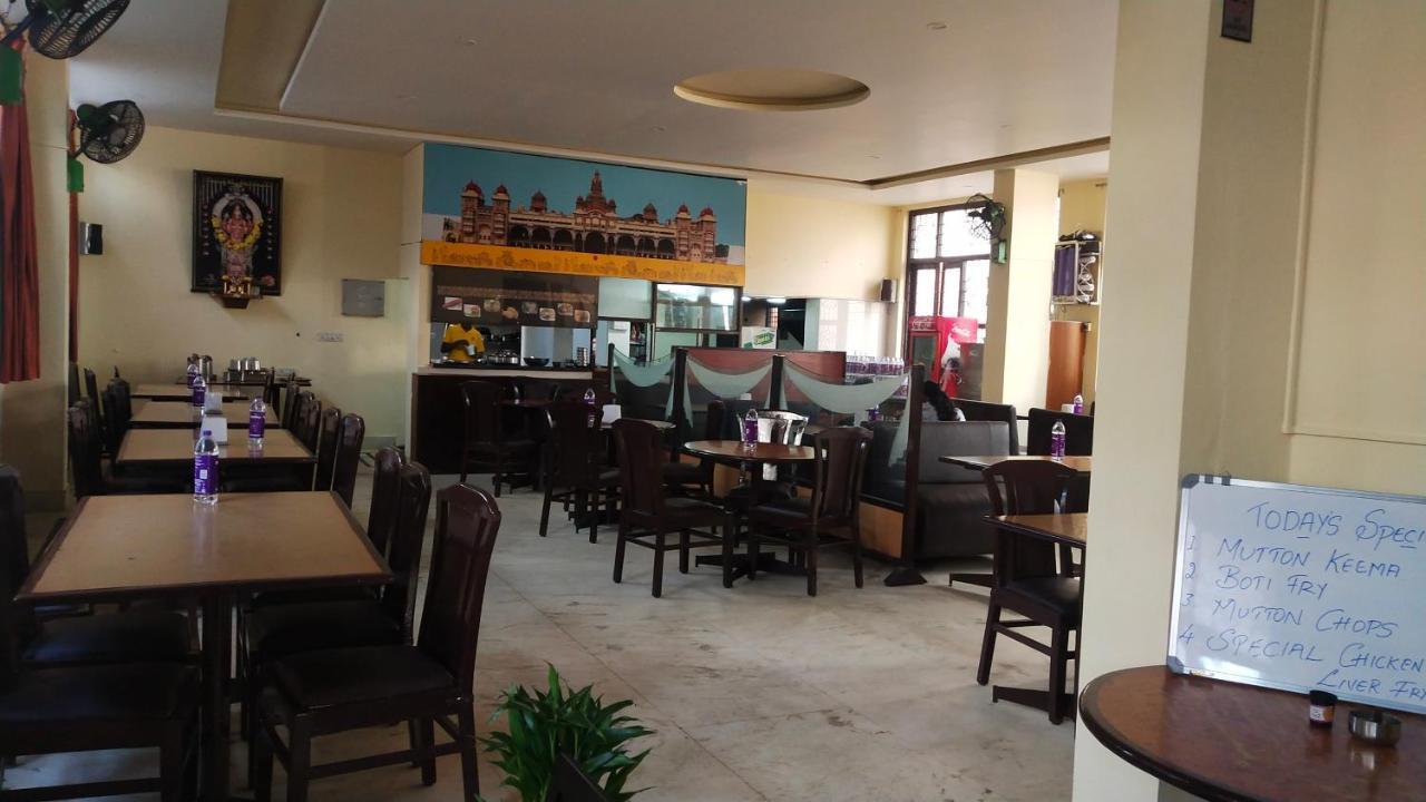 Hotel Vyshak International Mysore Exterior photo